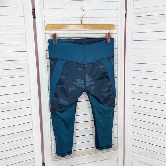 Lululemon Clip In Crop Capri Leggings Teal Blue Camo Size 6 Athletic Yoga - Picture 2 of 12